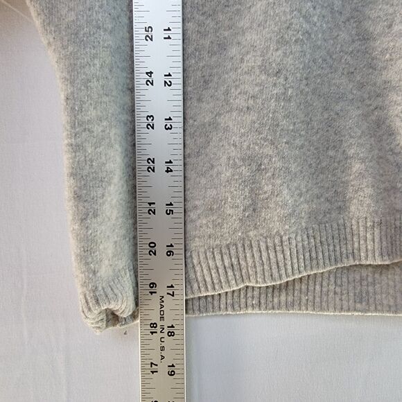 United Colors of Benetton Gray V Neck 100% Wool Cropped 3/4 Sleeve Sweater XS - Picture 6 of 7